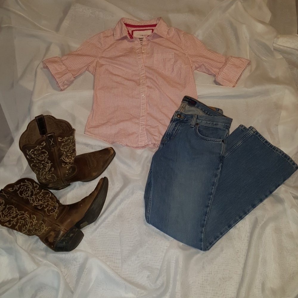 Like new!! Checkered button down top